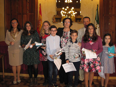 Dos estudiantes de Vera ganadoras de la fase provincial del Certamen Literario Solidaridad en letras