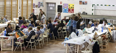 Tabernas rene a ms de 80 artesanas en el II Encuentro de Encajeras de Bolillo