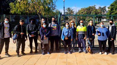 Un total de alumnos de 15 alumnos del itinerario “Empleo en Viveros en Roquetas de Mar” visitan el Jardn del Sol