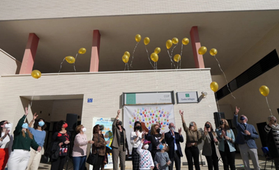 Las instituciones almerienses conmemoran el ‘Día del Cáncer Infantil’ en el CEIP Posidonia de Roquetas de Mar