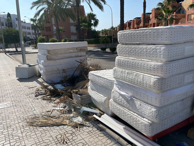 El ayuntamiento de Vera tramita ms de 50.000 euros en sanciones por depositar basura y enseres en la va pblica  fuera de los horarios y lugares establecidos