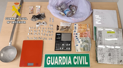 Tres detenidos al desmantelar un punto activo de venta de drogas en Adra