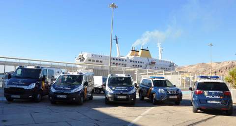 La Polica Nacional en Almera refuerza sus medios en los puestos fronterizos areos y martimos