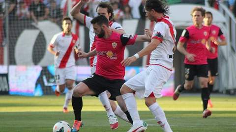 3-1: El Almera se queda anclado en los puestos de descenso tras ser derrotado en Vallecas