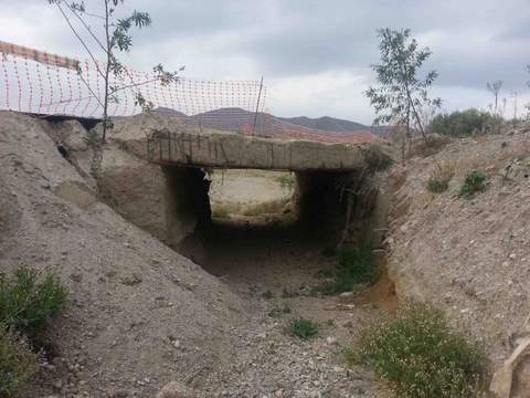 El PSOE huercalense advierte del peligroso estado de conservación del puente de la rambla de Montacar en El Saltador