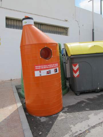 Mojcar se suma al reciclaje del aceite de uso domstico