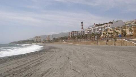 Crespo muestra su satisfacción por la licitación de la recuperación de las playas de Adra y El Ejido
