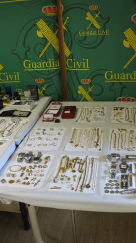 La Guardia Civil practica 5 detenciones y esclarece 12 robos cometidos en viviendas de Roquetas de Mar y capital almeriense