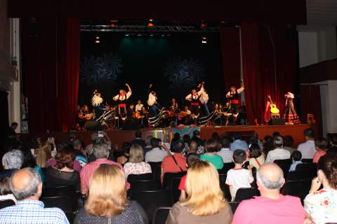 El Centro Cultural de la Villa de Gdor acoge el I Festival de Folclore, Flamenco y Rondalla