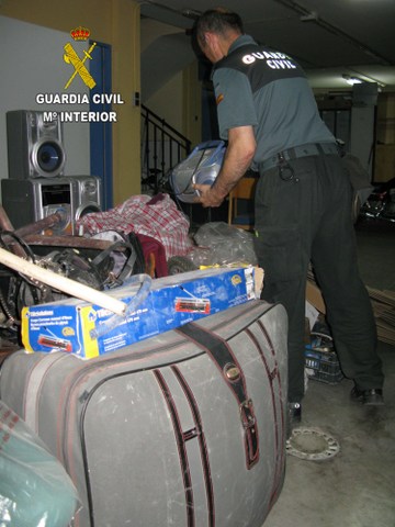 4 detenidos, 2 de ellos menores, por una treintena de robos con fuerza en cortijos, almacenes agrcolas e invernaderos