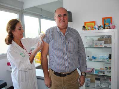 La Junta de Andaluca inicia en Almera la campaa de vacunacin de la gripe en 232 puntos asistenciales con ms de 90.000 dosis