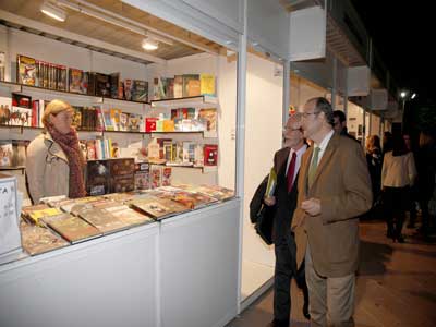 Quien tiene el hbito de leer, posee dos vidas, afirma el escritor y acadmico Jos Maria Merino en el pregn de la Feria del Libro
