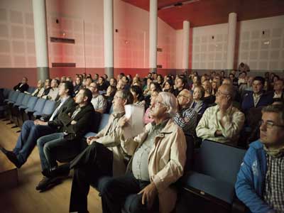Casi 200 almerienses disfrutan del estreno de 'Tierra de Fuego' gracias a Diputación y la Asociación Somos Albojenses