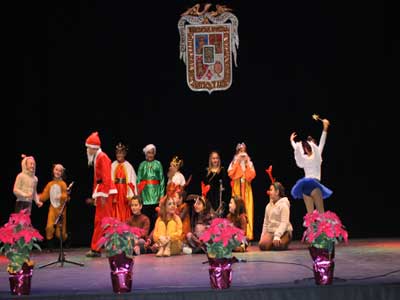 Nios y jvenes del municipio de Hurcal-Overa felicitan la Navidad en el Certamen de Villancicos