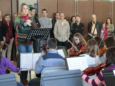 El alcalde disfruta con el talento de la orquestas Joven e Infantil de Almería