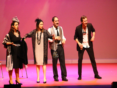 Lazona Teatro nos ofreci anoche una imagen de 'Tamao Familiar' dentro del XXXVIII Festival de Teatro de El Ejido