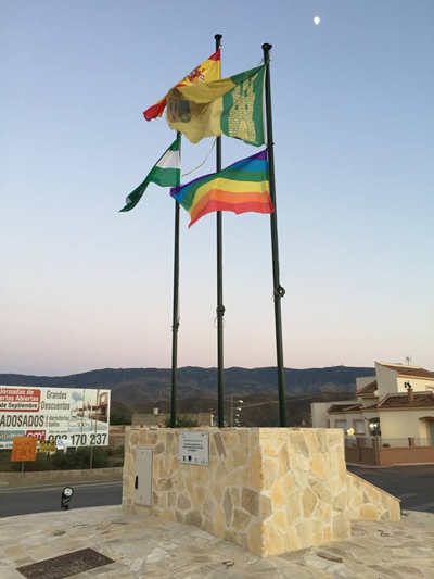 Tabernas iza por primera vez la bandera arcoris con motivo del Da Internacional del Orgullo LGTB