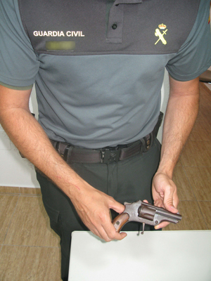 La Guardia Civil detiene a una persona por un delito de tenencia ilcita de armas