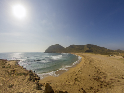 El frente litoral de Njar, uno de los ms populares del destino Costa de Almera