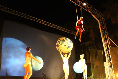 El Festival de El Ejido toma la calle llenando sus plazas de representaciones, danza, pasacalles y espectculos circenses