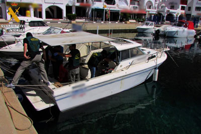 La operacin BEICON impide que entren por la costa casi 900 kilos de hachs