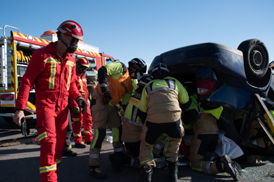 Bomberos del Poniente refuerzan su formación en el rescate de víctimas en accidentes de tráfico
