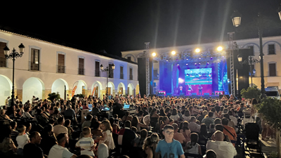 Pica-Pica llena la Plaza Porticada de Berja con su gira del dcimo aniversario